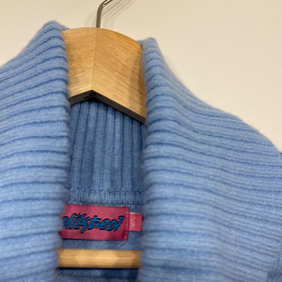 Edikted Isabelle Oversized Turtle Neck Sweater in Light Blue Size M/L - Picture 4 of 4